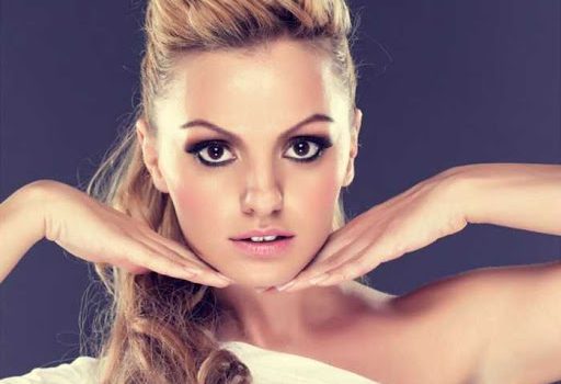 ALEXANDRA STAN in radio con il nuovo singolo “TIKARI”
