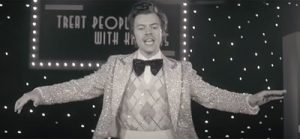 Harry Styles festeggia l'inizio del 2021: Treat people with kindness