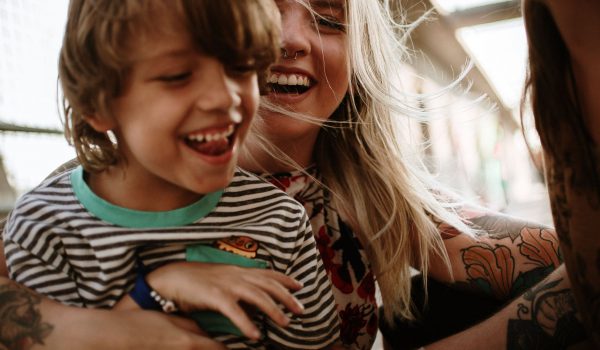 La felicità si può raggiungere: ecco i sei passi necessari secondo uno studio
