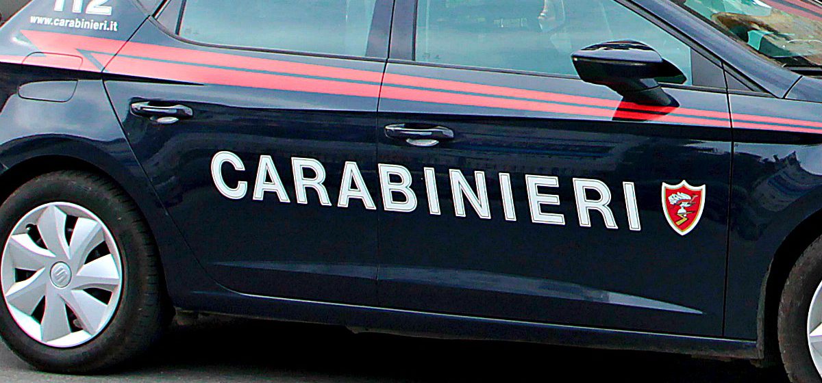 Paura alla Zisa, scontro tra due auto e una Panda si ribalta: a bordo anche un bambino