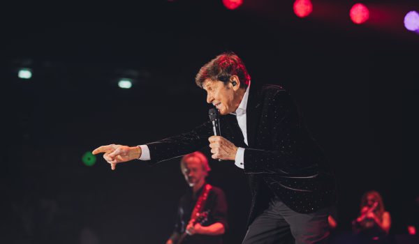 Gianni Morandi ha annunciato una data a Taormina