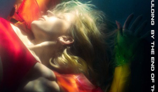 Ellie Goulding pubblica un nuovo singolo “By the End of the Night”
