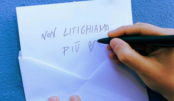 Rocco Hunt torna con un nuovo singolo “Non litighiamo più”