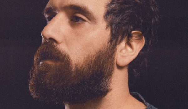 Tommaso Paradiso annuncia il nuovo singolo “VIAGGIO INTORNO AL SOLE”
