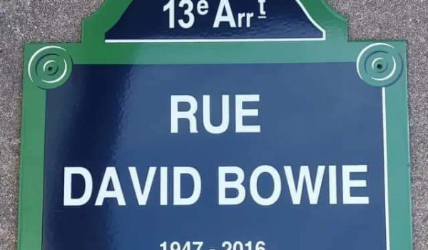 Parigi rende omaggio a David Bowie, intitolandogli una strada nel 13^ distretto.