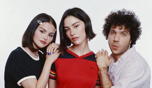 Selena Gomez, Benny Blanco e Gracie Abrams in  “Call Me When You Break Up”