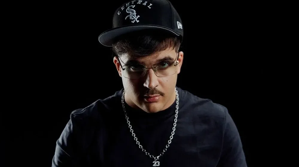 “Canzone d’amore”: il nuovo singolo di Geolier che svela il cuore di “Tutto è possibile”