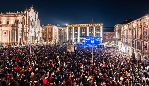 Ghali protagonista del Capodanno a Catania: musica e spettacolo in Piazza Duomo