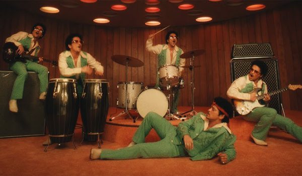 “I Just Might”: Bruno Mars inaugura la sua nuova era con un ritorno funk irresistibile