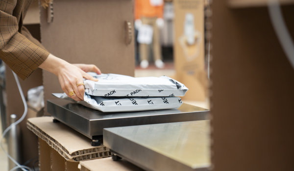 Pacchi misteriosi a Palermo: il pop‑up King Colis sbarca al Conca d’Oro