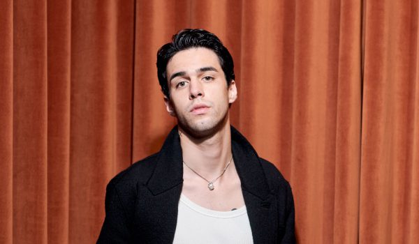 Stephen Sanchez torna con “Sweet Love”: un omaggio romantico alle sue radici