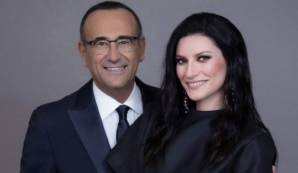 Sanremo 2026: Laura Pausini affianca Carlo Conti sul palco dell’Ariston