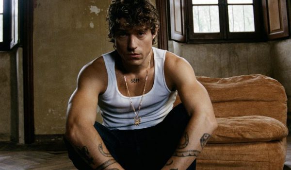 Irama, un cuore in frantumi in “Tutto Tranne Questo”