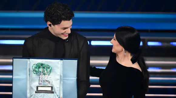 Nicolò Filippucci vince Sanremo Giovani 2026: il trionfo di “Laguna”