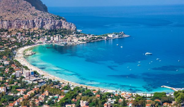 Cambiamento storico per la spiaggia di Mondello: revocata la concessione alla Italo Belga