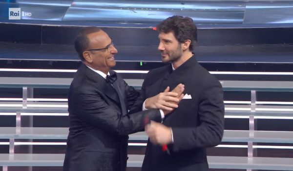 Sanremo 2027: Stefano De Martino è il nuovo conduttore. L’annuncio di Carlo Conti