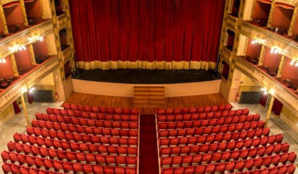 “Circo Zarathustra” al Teatro Biondo di Palermo: la filosofia si fa spettacolo