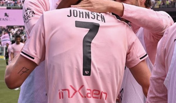 Palermo-Catanzaro 3-2: rimonta rosanero al Barbera, decide Pohjanpalo nel finale