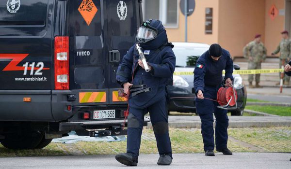 Truffa dei finti carabinieri, anziana salvata dalla nipote